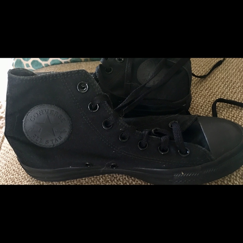 Womens’ Black Converse